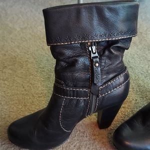 Gently used boots (runs tight)